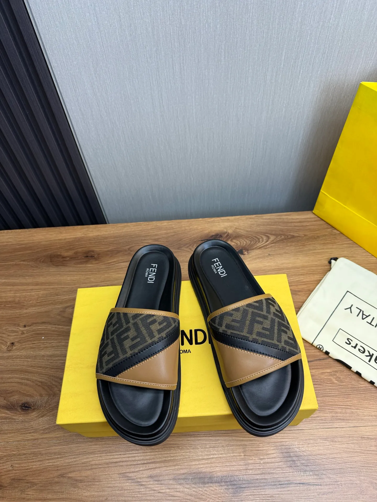Men's shoes 💰400💰 Fendi men's slippers, made one to one on the FENDI official website, sizes 38-45 45 46 🉑️Customized!
